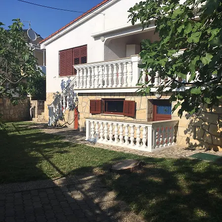 Studio Mladen * Njivice
